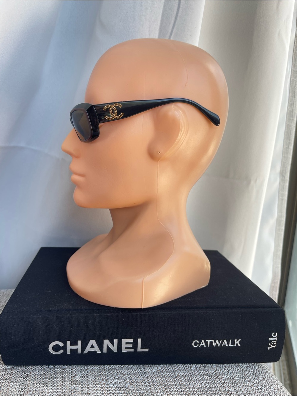 CHANEL Sunglasses - Picture 2 of 12